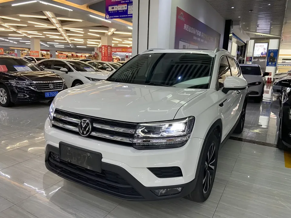 Volkswagen Tharu tuyue 2022 280TSI 2WD Deluxe Edition 2023 — photo 1, buy with delivery to Moscow