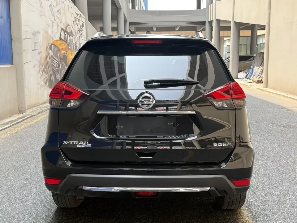 Nissan X-Trail Qijun 2023 Classic Edition 2.0L 2WD Smart Link Premium Edition 2023 — thumbnail 2