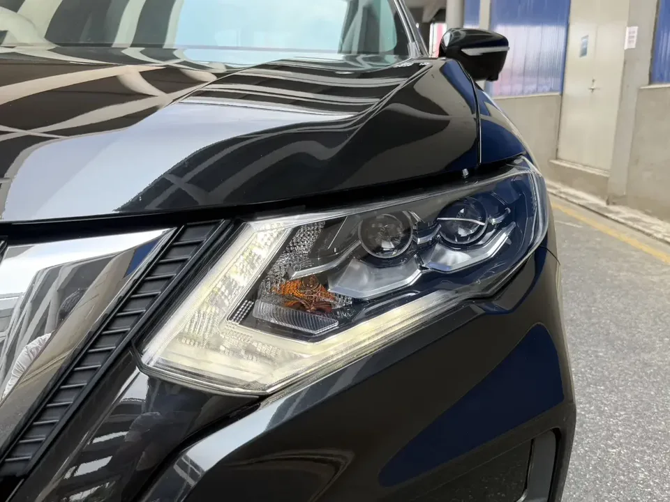 Nissan X-Trail Qijun 2023 Classic Edition 2.0L 2WD Smart Link Premium Edition 2023 — thumbnail 3