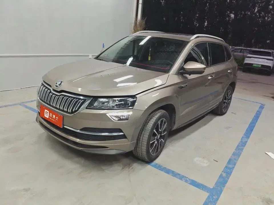 Skoda Karoq Korok 2022 TSI280 Premium Edition 2023 — photo 1, buy with delivery to Moscow