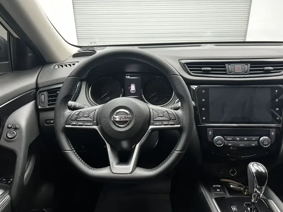 Nissan X-Trail Qijun 2022 2.0L 2WD Smart Link Premium Edition 2023 — thumbnail 3