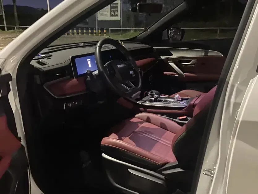 Jetour Jietu X70 PLUS Jietu X70 PLUS 2025 Champion Edition 1.5T DCT Champion PRO 7 Seaters 2025 — thumbnail 4