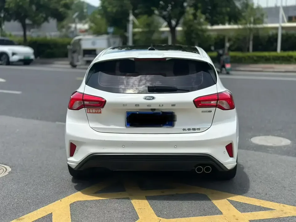 Ford Focus fox 2021 Hatchback EcoBoost 180 Automatic ST Line 2022 — thumbnail 2