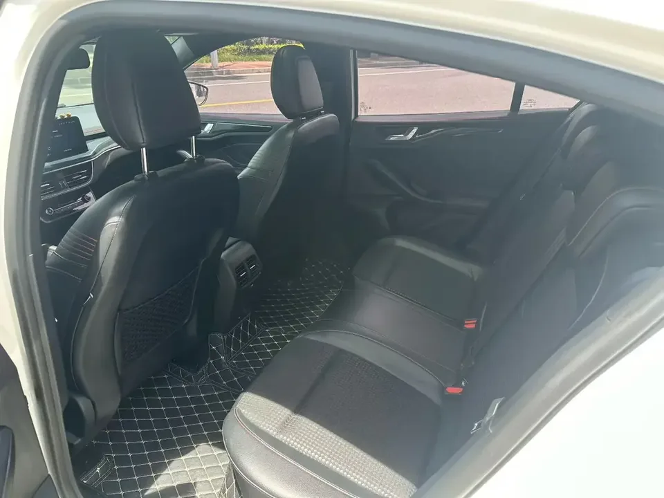 Ford Focus fox 2021 Hatchback EcoBoost 180 Automatic ST Line 2022 — thumbnail 3