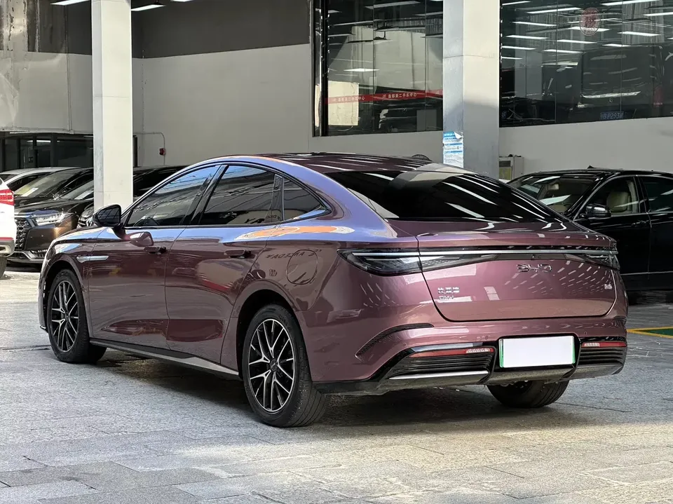 BYD Seal DM Seal DM 2023 DM-i 1.5L 121KM Premium 2023 — thumbnail 2