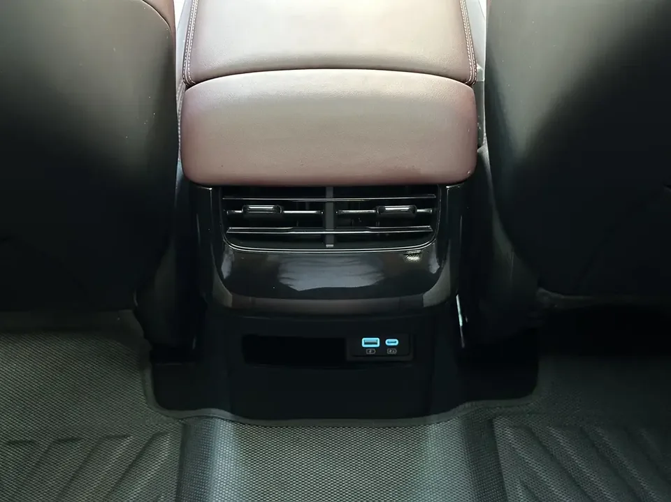 BYD Seal DM Seal DM 2023 DM-i 1.5L 121KM Premium 2023 — thumbnail 3