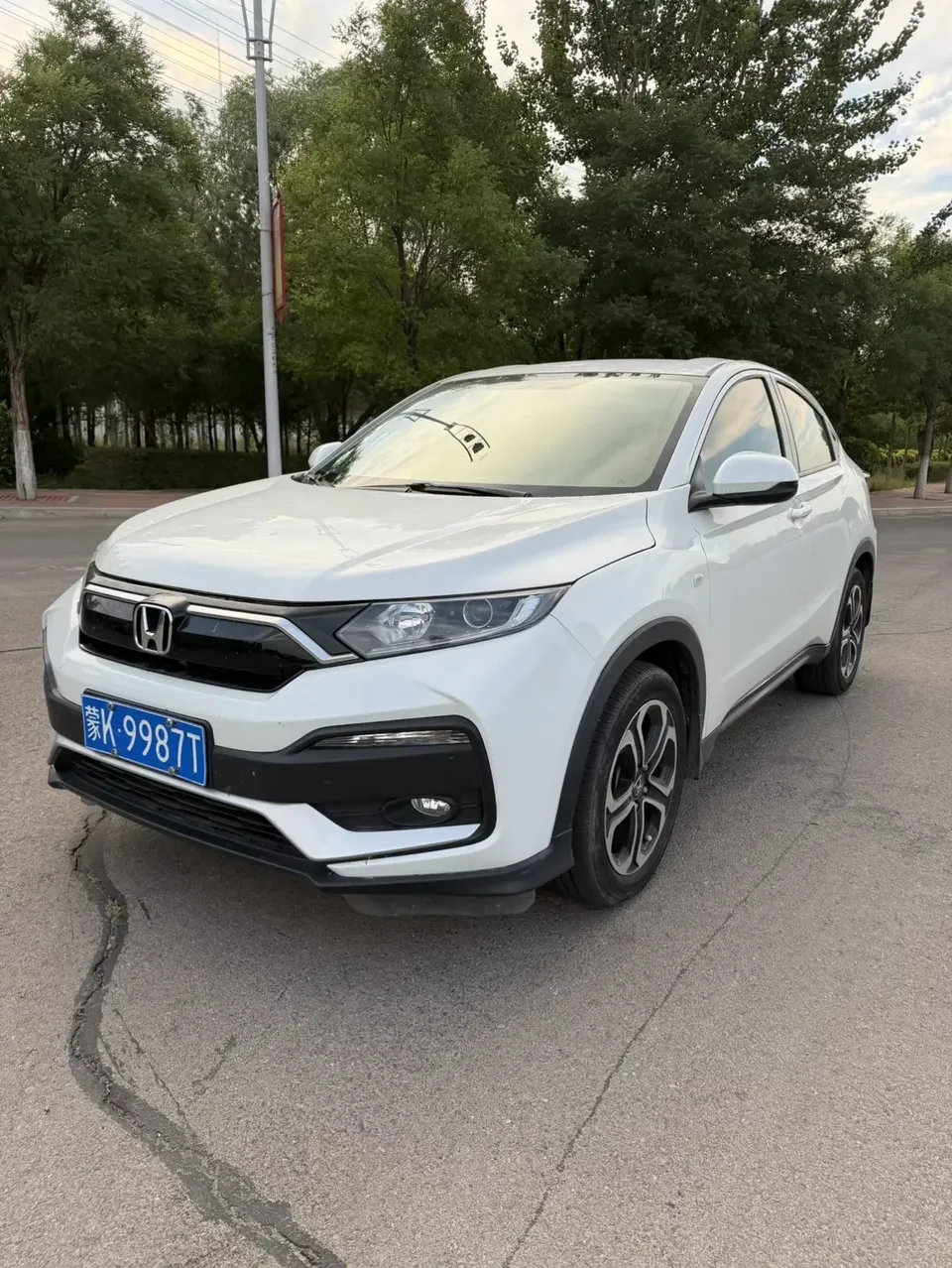 Honda WR-V HondaXR-V 2022 1.5L CVT Obsidian Edition 2022 — photo 1, buy with delivery to Moscow