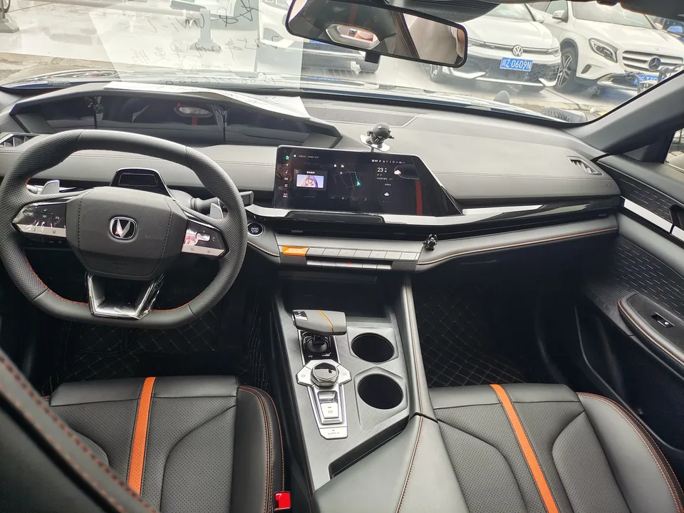 Changan UNI-V Changan UNI-V 2025 1.5T 500Bar Premium 2026 — thumbnail 3