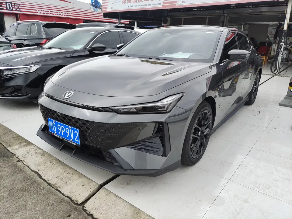 Changan UNI-V Changan UNI-V 2025 1.5T 500Bar Premium 2026 — photo 1, buy with delivery to Moscow