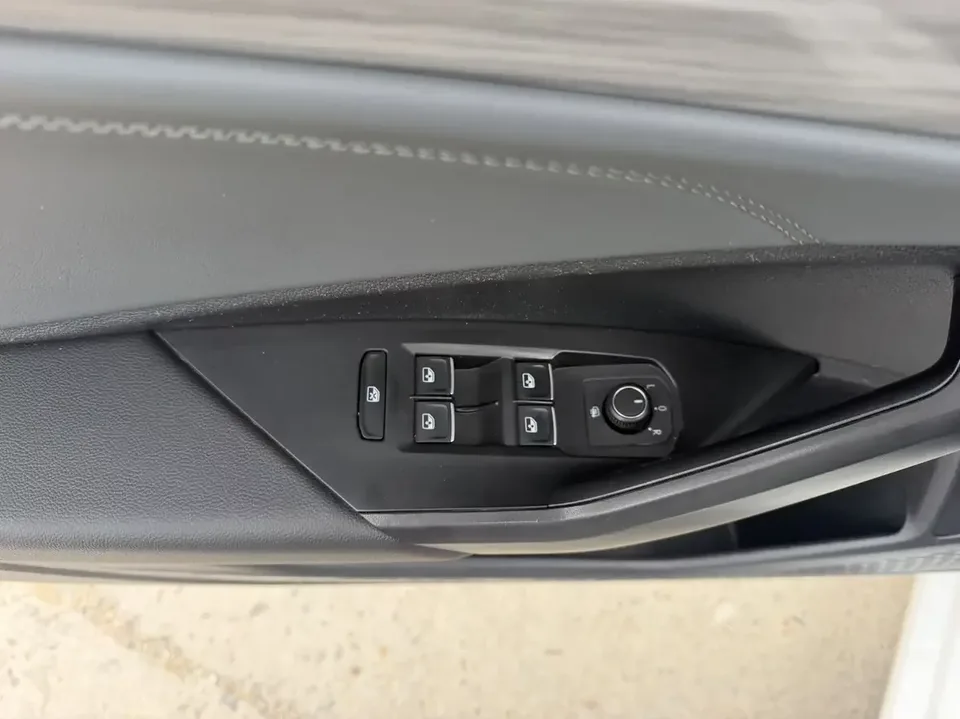 Volkswagen Sagitar Sagitar 2023 280TSI DSG Transcendence Lite 2022 — thumbnail 4