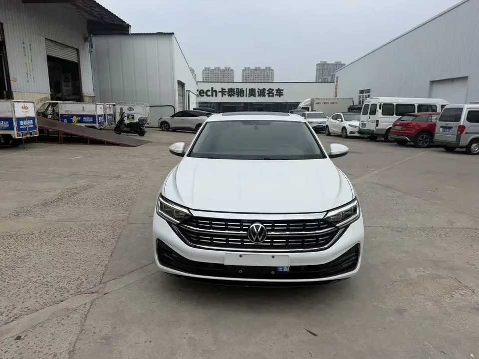Volkswagen Sagitar Sagitar 2023 280TSI DSG Transcendence Lite 2022 — photo 1, buy with delivery to Moscow