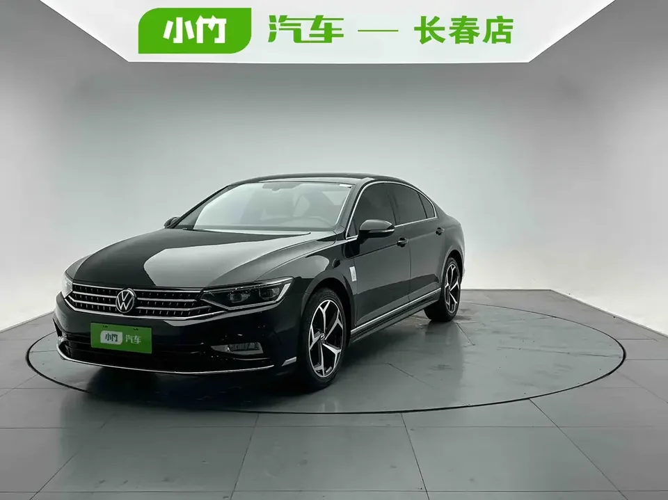 Volkswagen Magotan Magotan 2023 2 millionth anniversary edition 280TSI DSG leading model 2023 — photo 1, buy with delivery to Moscow