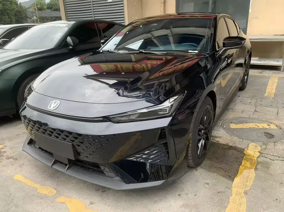 Changan UNI-V Changan UNI-V 2024 1.5T Premium 2024 — photo 1, buy with delivery to Moscow