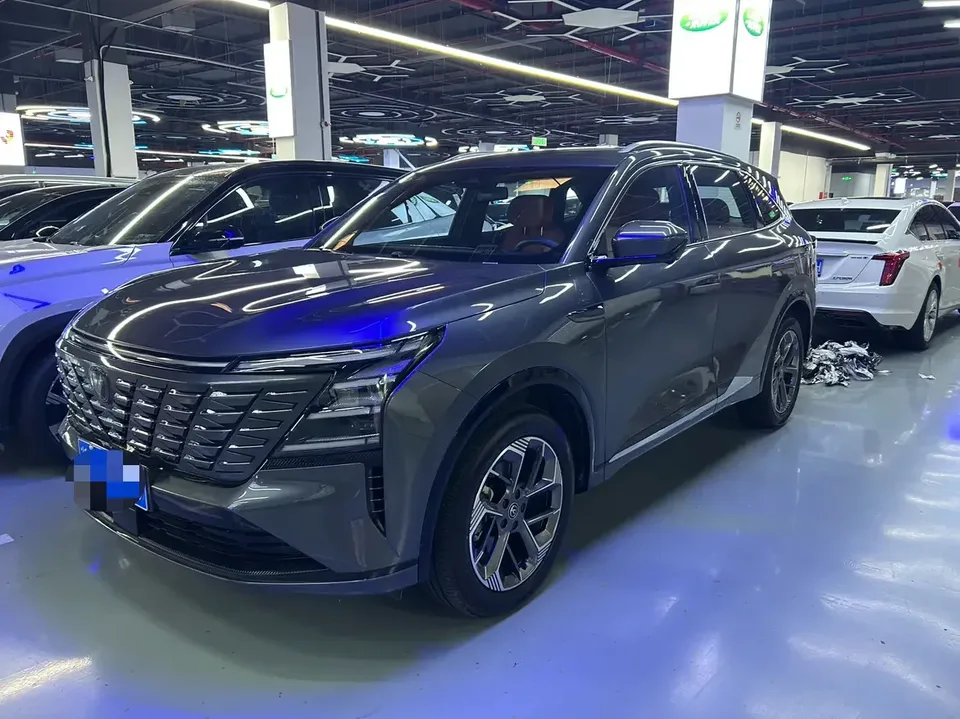 Changan CS75PLUS Changan CS75 PLUS 2025 The fourth generation 1.5T New Blue Whale Smart Premium 2024 — photo 1, buy with delivery to Moscow