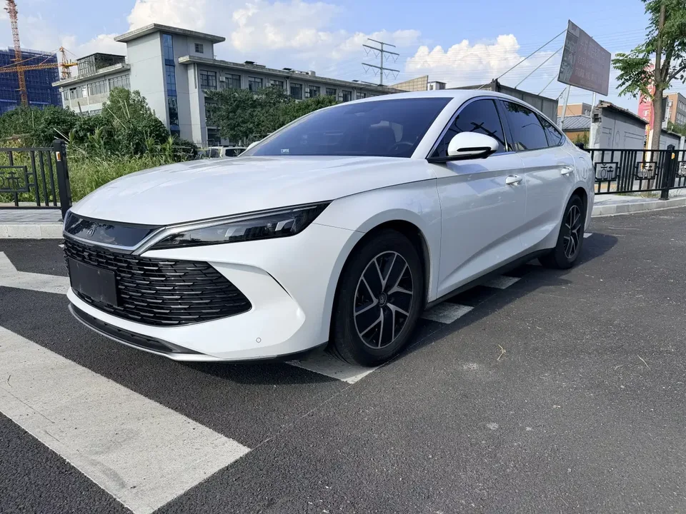 BYD Qin L DM Qin L DM 2025 DM-i 80KM Intelligent Driving Edition 2025 — photo 1, buy with delivery to Moscow