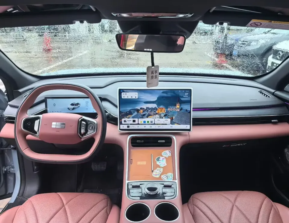 Geely Galaxy L6 Galaxy L6 2025 1.5 EM-i DHT 140KM Exploration+ Edition 2025 — миниатюра 2