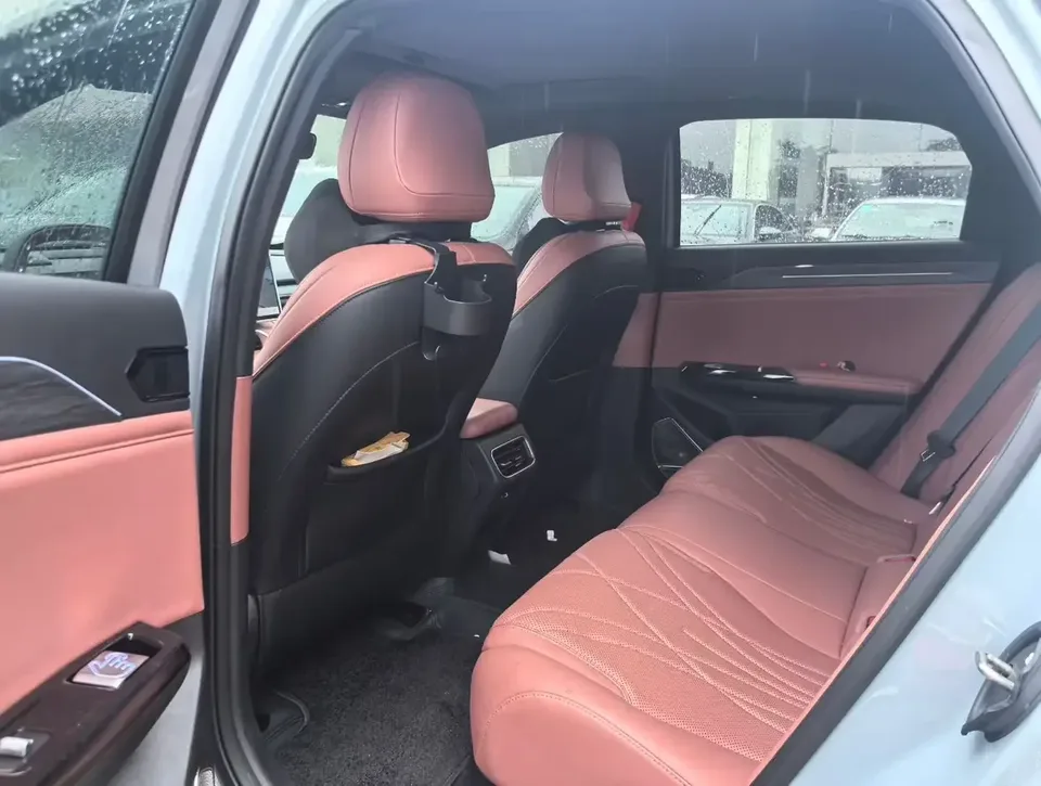 Geely Galaxy L6 Galaxy L6 2025 1.5 EM-i DHT 140KM Exploration+ Edition 2025 — миниатюра 3