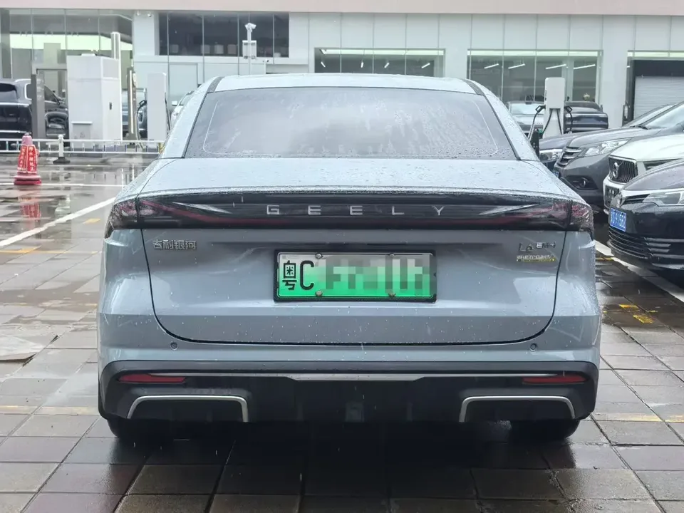 Geely Galaxy L6 Galaxy L6 2025 1.5 EM-i DHT 140KM Exploration+ Edition 2025 — thumbnail 4