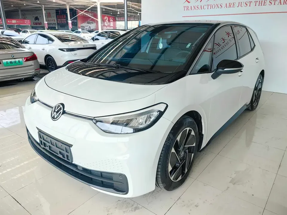 Volkswagen ID.3 Volkswagen ID.3 2024 Outstanding Edition 2024 — photo 1, buy with delivery to Moscow