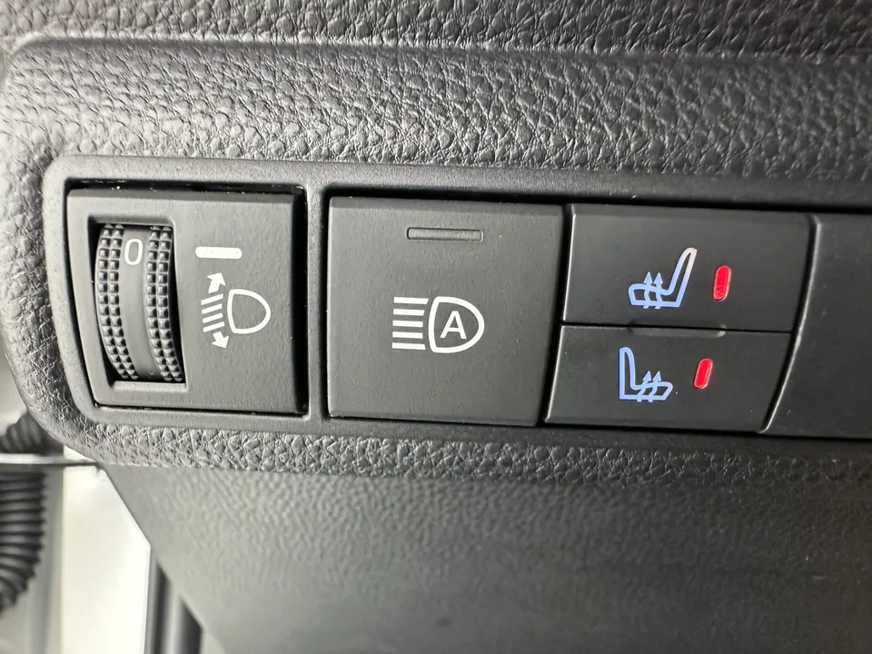 Toyota Levin Lei Ling 2022 185T CVT Sports Edition 2022 — thumbnail 3