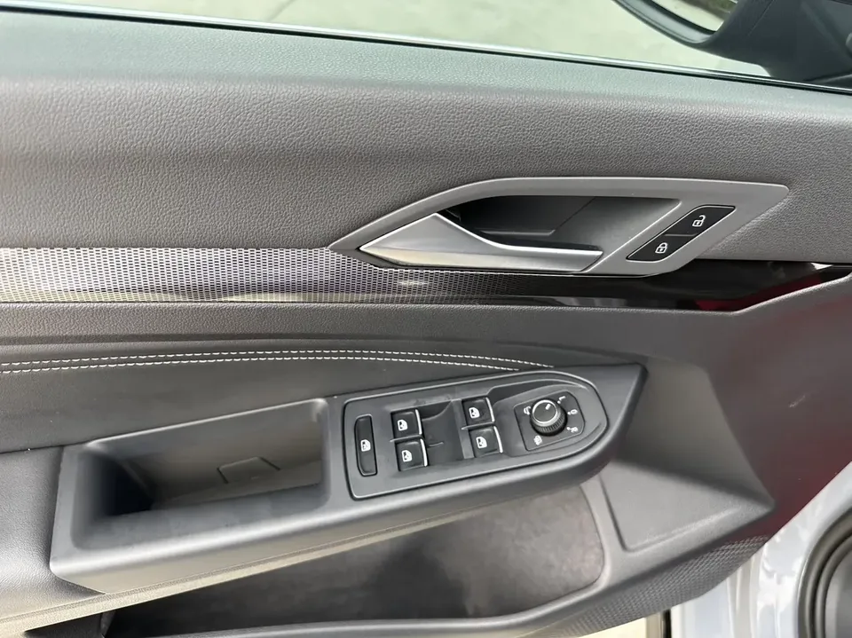 Volkswagen Golf golf 2021 280TSI DSG R-Line 2022 — миниатюра 5