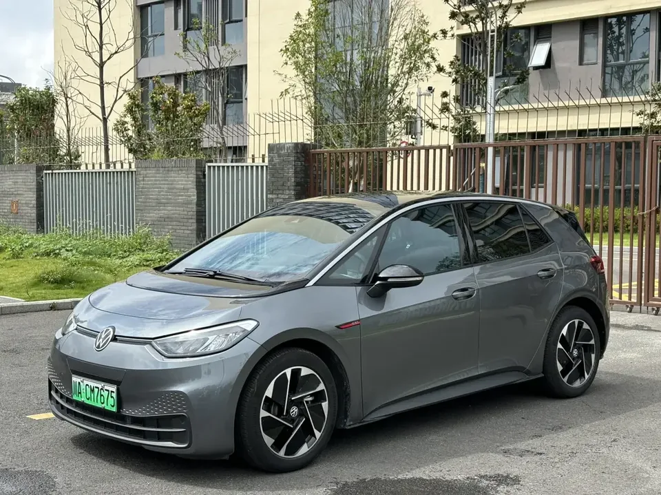 Volkswagen ID.3 Volkswagen ID.3 2024 Outstanding Edition 2024 — photo 1, buy with delivery to Moscow