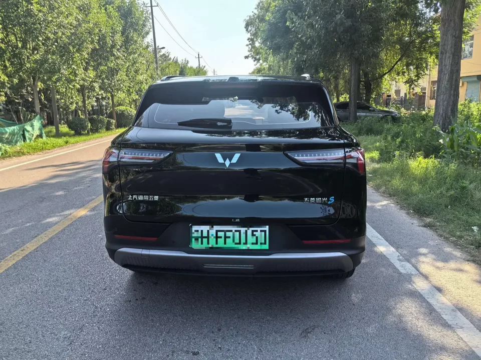Wuling Starlight S PHEV Wuling Starlight S PHEV 2025 130km Flagship 2025 — миниатюра 2