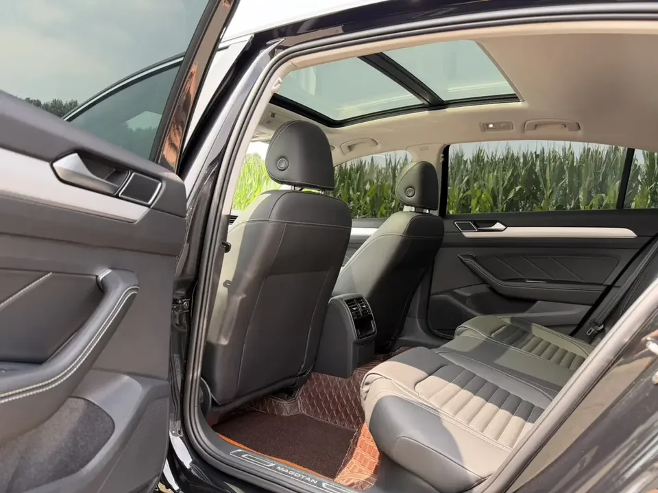 Volkswagen Magotan Magotan 2023 2 millionth anniversary edition 280TSI DSG comfort model 2023 — thumbnail 3