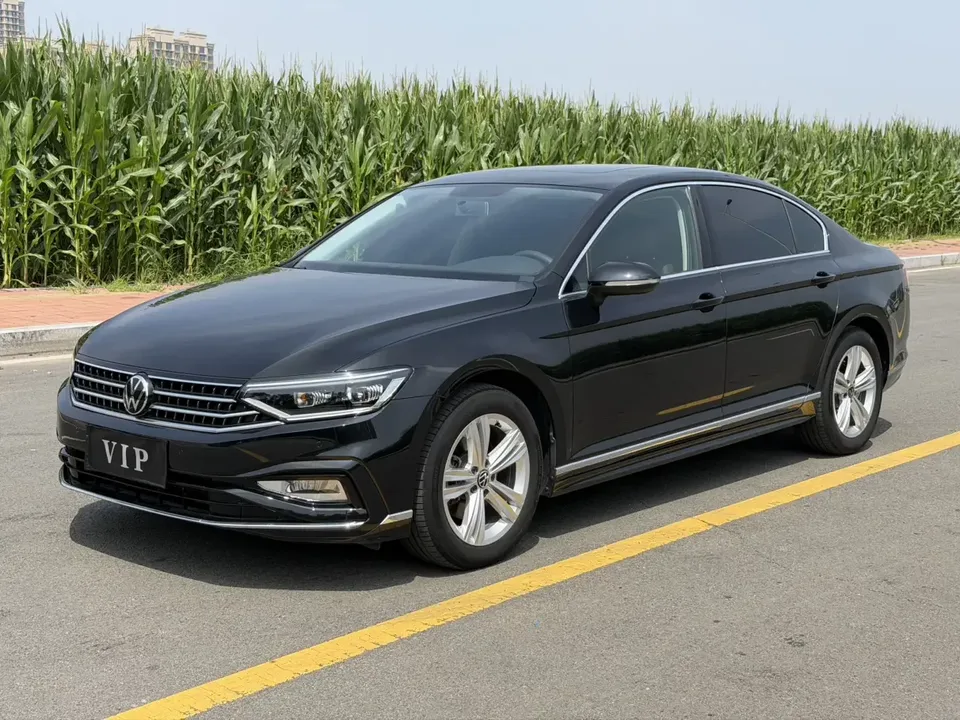 Volkswagen Magotan Magotan 2023 2 millionth anniversary edition 280TSI DSG comfort model 2023 — photo 1, buy with delivery to Moscow