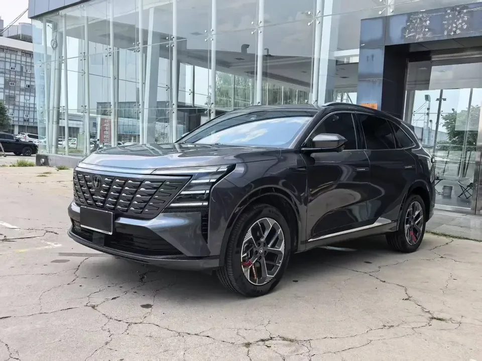 Changan CS75PLUS Changan CS75 PLUS 2025 The fourth generation 1.5T New Blue Whale Smart Premium 2025 — photo 1, buy with delivery to Moscow