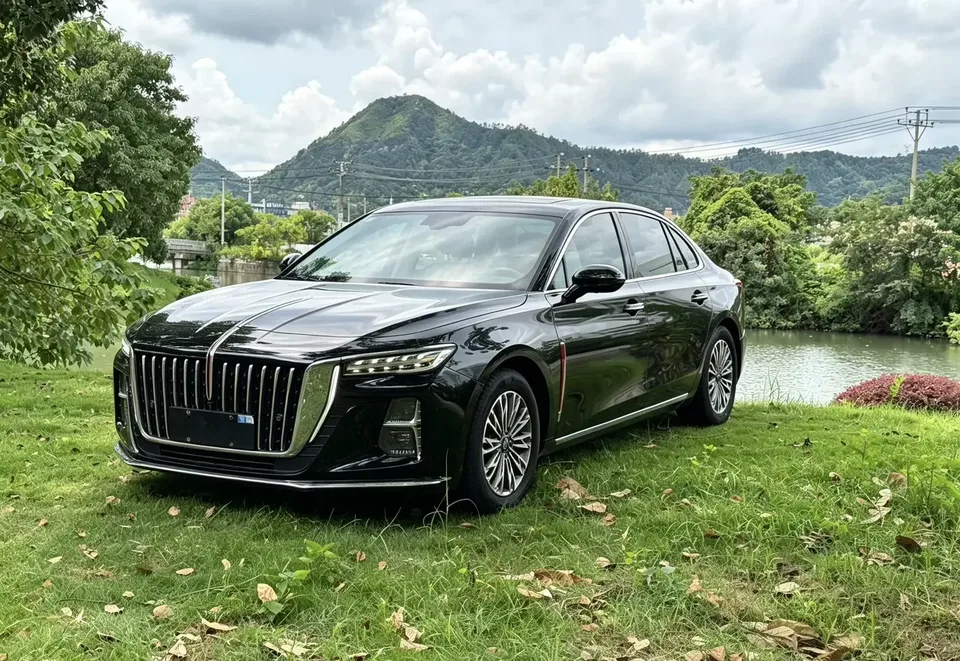 Hongqi H5 Hongqi H5 2024 1.5T DCT Zhilian Qiyue Edition 2024 — photo 1, buy with delivery to Moscow
