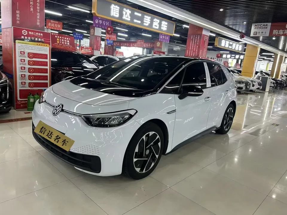 Volkswagen ID.3 Volkswagen ID.3 2023 Pure Smart Edition 2024 — photo 1, buy with delivery to Moscow