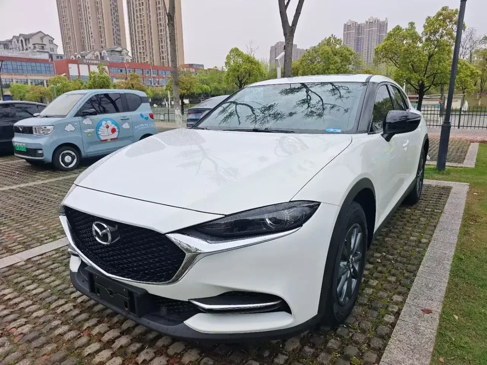 Mazda CX-4 Mazda CX-4 2021 2.0L 2WD Blue Sky Premium Edition 2022 — photo 1, buy with delivery to Moscow