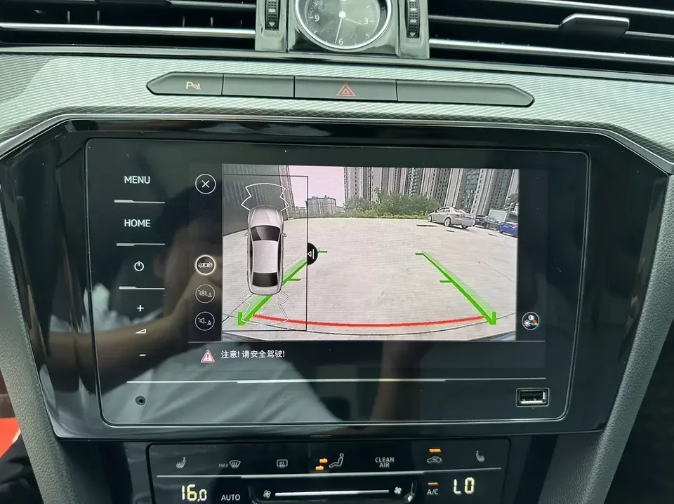 Volkswagen Magotan Magotan 2023 2 millionth anniversary edition 280TSI DSG leading model 2023 — thumbnail 3