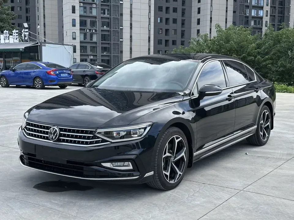 Volkswagen Magotan Magotan 2023 2 millionth anniversary edition 280TSI DSG leading model 2023 — photo 1, buy with delivery to Moscow