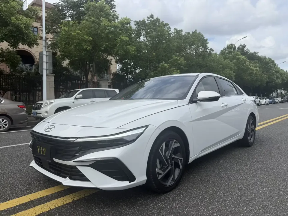 Hyundai Elantra Elantra 2023 1.5L CVT LUX Premium Edition 2025 — photo 1, buy with delivery to Moscow
