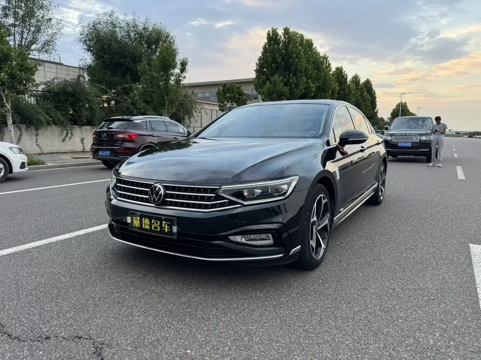 Volkswagen Magotan Magotan 2023 2 millionth anniversary edition 280TSI DSG leading model 2023 — photo 1, buy with delivery to Moscow