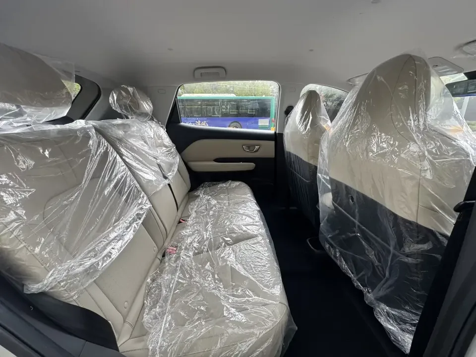 Wuling Bingo PLUS Wuling Bingo PLUS 2024 330km five-seater version 2026 — thumbnail 4