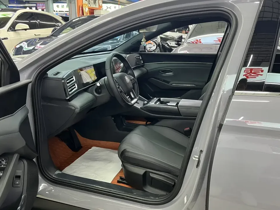 BYD Qin L DM Qin L DM 2026 DM-i 128KM Progressive 2026 — thumbnail 5