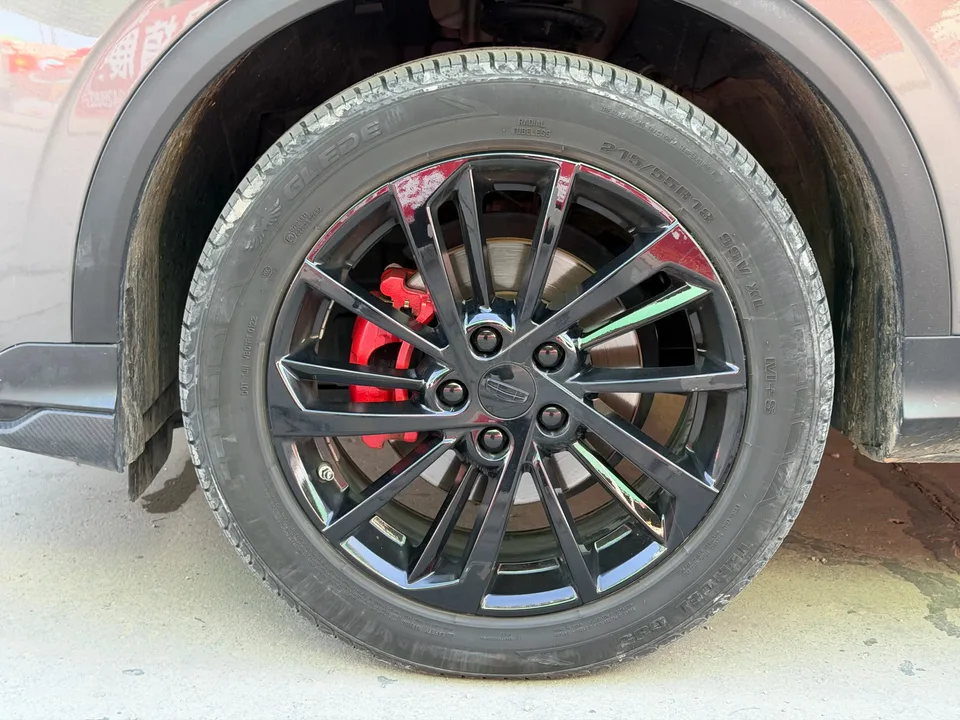 Geely Coolray SX11 Binyue 2021 260T DCT Honor Edition 2022 — thumbnail 3