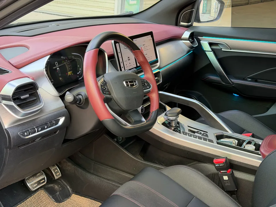 Geely Coolray SX11 Binyue 2021 260T DCT Honor Edition 2022 — thumbnail 5