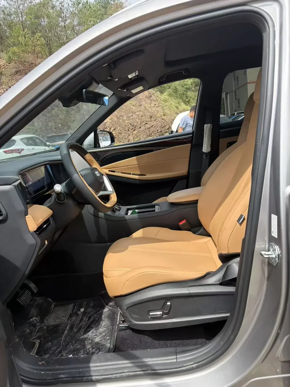 Geely Galaxy L7 Galaxy L7 2024 1.5T DHT 115km PLUS Longteng Edition 2024 — миниатюра 3