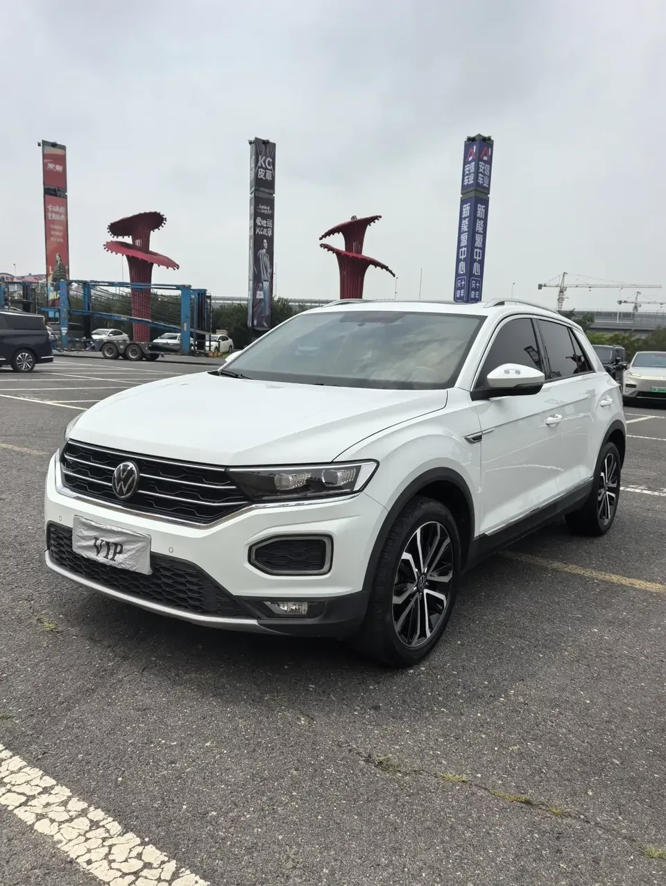 Volkswagen T-Roc TANG 2022 280TSI DSG 2WD Comfort PLUS 2023 — photo 1, buy with delivery to Moscow