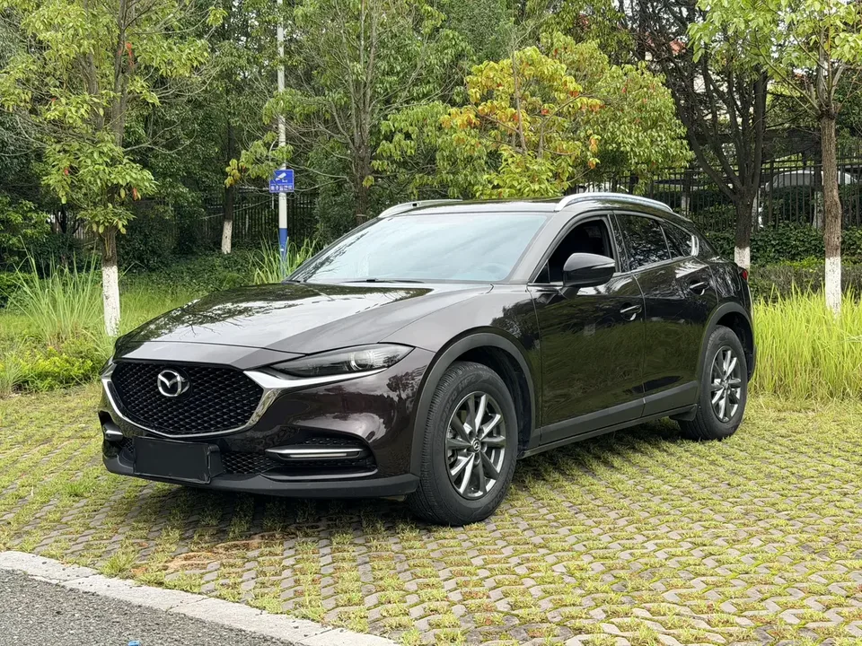 Mazda CX-4 Mazda CX-4 2020 2.0L 2WD Blue Sky Vitality Edition 2022 — photo 1, buy with delivery to Moscow