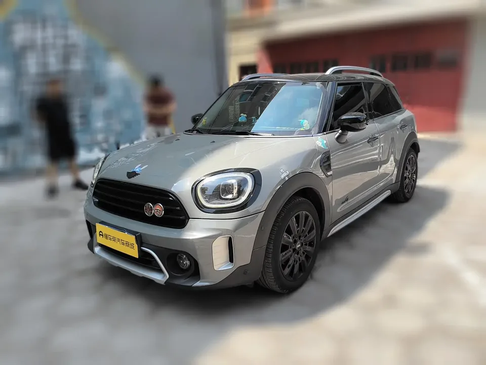 MINI Countryman MINI COUNTRYMAN 2023 Modified 1.5T COOPER ALL4 Connoisseur 2023 — photo 1, buy with delivery to Moscow
