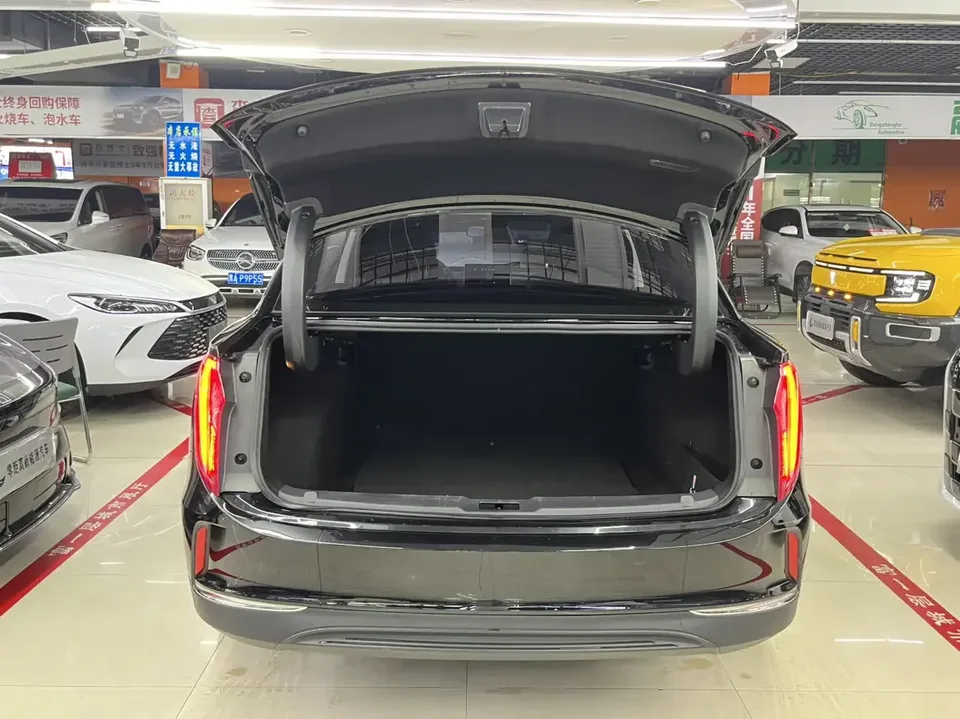 Hongqi E-QM5 Hongqi E-QM5 2023 620KM PLUS 2024 — thumbnail 5