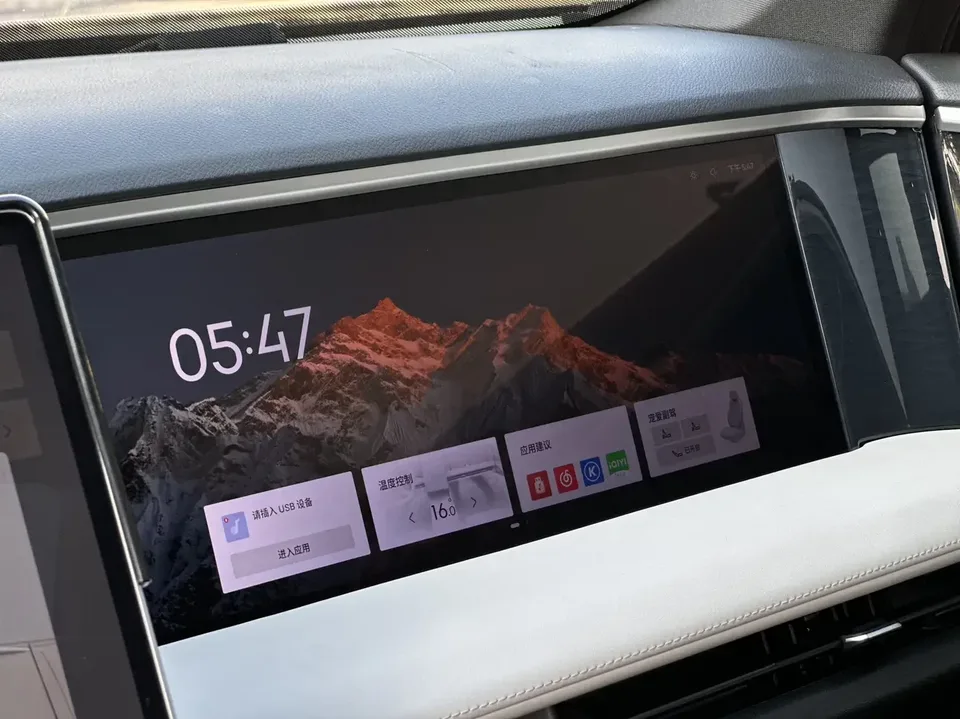 Geely Galaxy L7 Galaxy L7 2024 1.5T DHT 115km PLUS Longteng Edition 2024 — thumbnail 3