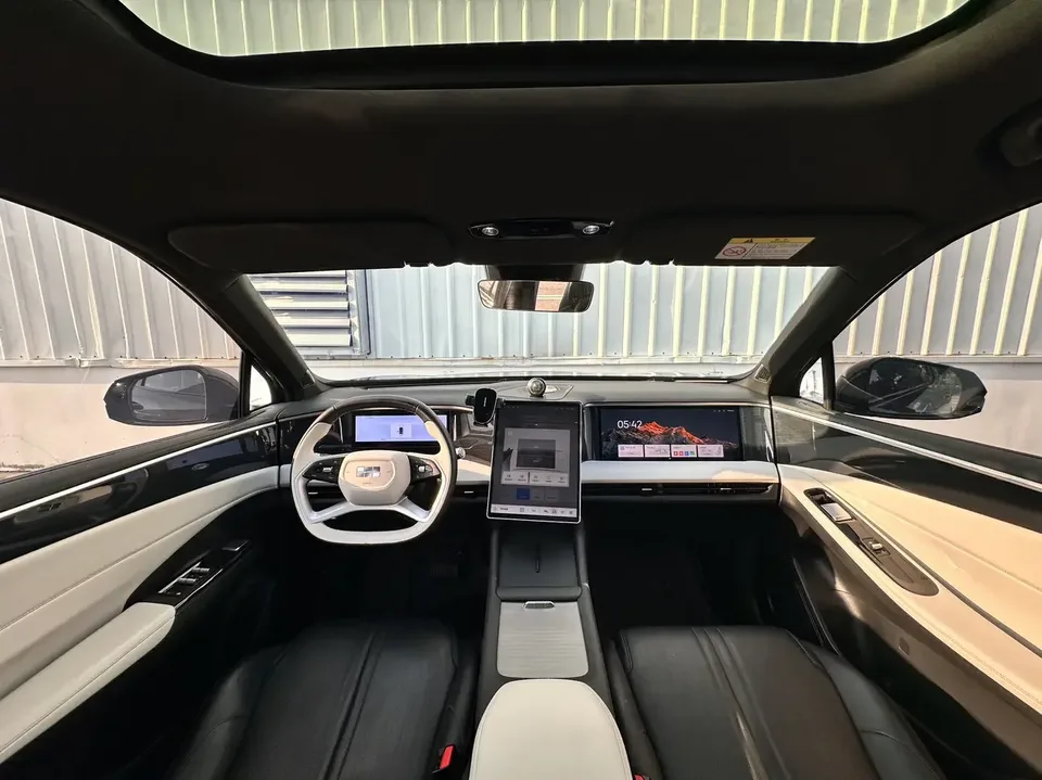 Geely Galaxy L7 Galaxy L7 2024 1.5T DHT 115km PLUS Longteng Edition 2024 — thumbnail 4
