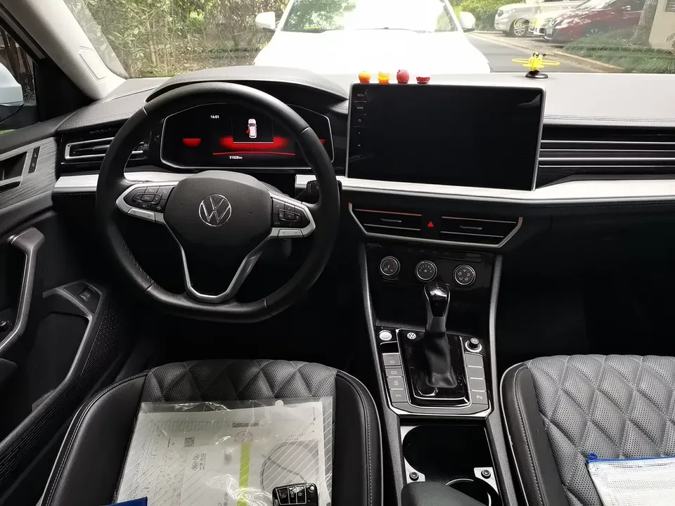 Volkswagen Sagitar Sagitar 2023 300TSI DSG Beyond Edition 2024 — thumbnail 2