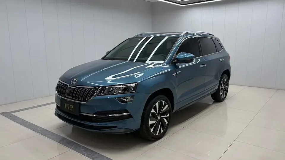 Skoda Karoq Korok 2023 TSI280 Luxury Edition 2023 — photo 1, buy with delivery to Moscow
